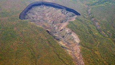 В Сибири дрон облетел кратер, который называют дверью в ад - видео - apostrophe.ua - Россия - Украина - Польша - Якутск - Сибирь
