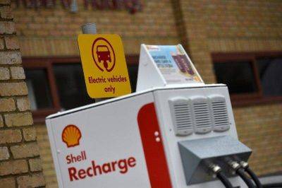 Во всем мире растут цены на бензин - smartmoney.one - США - Нью-Йорк - Нью-Йорк - Сингапур - Республика Сингапур - Reuters