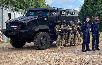 Міністр Марыюш Камінскі правёў прэс-канферэнцую каля плоту на польска-беларускай мяжы - charter97.org - Белоруссия