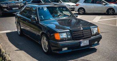 Mercedes - Звезда 90-х: в Киеве заметили очень редкий Mercedes W124 AMG (фото) - focus.ua - Украина - Киев