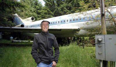Мужчина живет в самолете посреди леса: как ему это удалось и сколько стоило - planetanovosti.com - Греция - штат Орегон