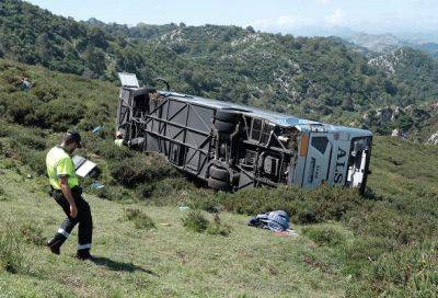 В Испании автобус упал со склона: более 40 человек пострадали - unn.com.ua - Украина - Киев - Молдавия - Испания