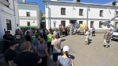 В Киево-Печерскую Лавру приехала комиссия Минкульта, вход заблокировали верующие - ru.slovoidilo.ua - Украина - Киев