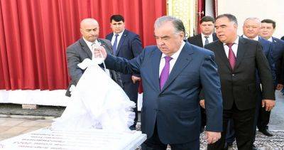 Эмомали Рахмон - Президент Таджикистана открыл несколько объектов в селе Урметан - dialog.tj - Таджикистан - Согдийская обл.