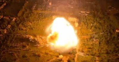 Склад БК разлетелся на квартал: взрыв в Макеевке показали с дрона (фото, видео) - focus.ua - Украина - Макеевка