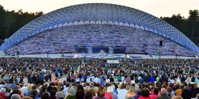 «Невозможно сдержать слез». 16-тысячный хор спел Гимн Украины на фестивале в Латвии - nv.ua - Украина - Рига - Латвия