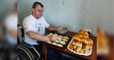 «Если бы мог на инвалидной коляске поместиться в танк, то воевал бы»: житель Черкасс с семьей открыли кулинарный фронт, чтобы поддержать ВСУ - fakty.ua - Украина - Черкассы - Саки