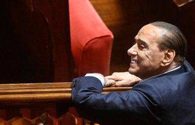 Сильвио Берлускони - В Италии опубликовали завещание Берлускони своим детям и жене - obzor.lt - Италия