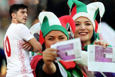 В Иране впервые за 44 года женщинам разрешили посещать футбольные матчи - obzor.lt - Иран
