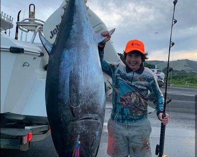 Мальчик поймал голубого тунца весом 116 кг - фото - apostrophe.ua - США - Украина - Виктория - Таиланд