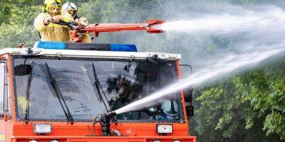 Великобритания передаст Украине 17 специальных пожарных автомобилей - nv.ua - Украина - Англия - Великобритания