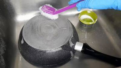 Ядрёная химия и кислота не нужны: как при помощи обычного мыла отмыть антипригарную сковородку от жира - ukrainianwall.com - Украина