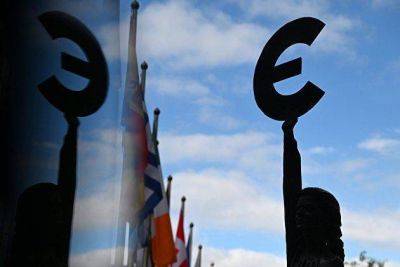 Курс евро к доллару снижается на макростатистике по еврозоне во вторник днем - smartmoney.one - Москва - США - Англия - Германия - Франция