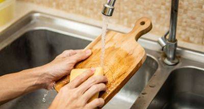 Как отчистить деревянную кухонную доску от черных пятен - cxid.info