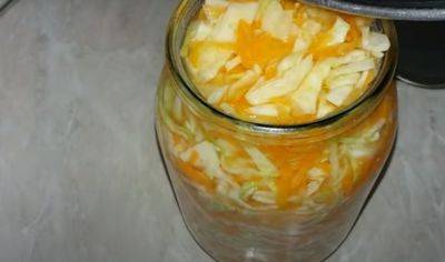Такая закуска шикарно пойдет под картошечку: рецепт салата из капусты с яблоками на зиму - hyser.com.ua - Украина