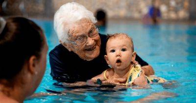 "Буду продолжать": 102-летняя инструктор по плаванию поделилась секретом долголетия (фото) - focus.ua - США - Украина - Лос-Анджелес - штат Орегон