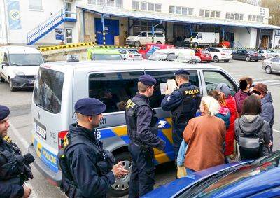 Полиция депортирует из Чехии 300 иностранцев - vinegret.cz - Украина - Молдавия - Польша - Чехия - Прага - Устецкий край