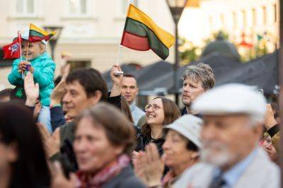 В Литве все меньше людей чувствуют себя счастливыми, показал опрос - obzor.lt - Литва