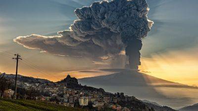 Вулкан Этна проснулся на Сицилии - закрыт аэропорт - видео - apostrophe.ua - Украина - Сицилия