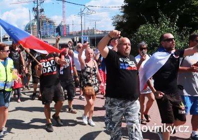 Антиукраинский марш в Пльзене собрал 100 человек: видео - vinegret.cz - Чехия - Пльзень