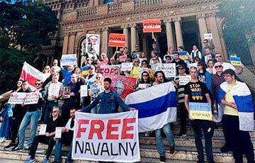 Алексей Навальный - В разных городах мира проходят акции под лозунгом «Путин — убийца» - charter97.org - Москва - Австралия - Грузия - Белоруссия - Франция - Эстония - Махачкала - Новая Зеландия