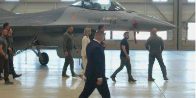 Владимир Зеленский - Посмотрел на F-16. Зеленский побывал на военной авиабазе в Эйндховене - nv.ua - Украина - Голландия