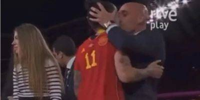 Луис Рубиалес - «Это просто отвратительно». В Испании разгорелся скандал после страстного поцелуя главы Федерации футбола с игроком сборной — видео - nv.ua - Украина - Англия - Испания