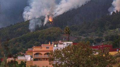 Греция и Испания: отчаянная борьба с лесными пожарами - ru.euronews.com - Испания - Греция