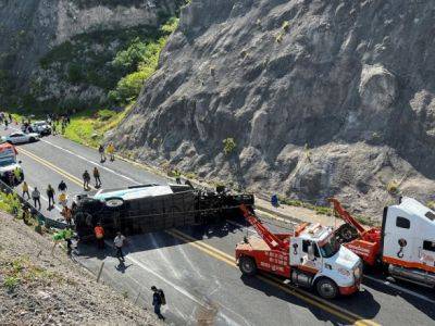 В Мексике автобус столкнулся с грузовиком: 16 погибших и 36 раненых - unn.com.ua - Украина - Киев - Мексика
