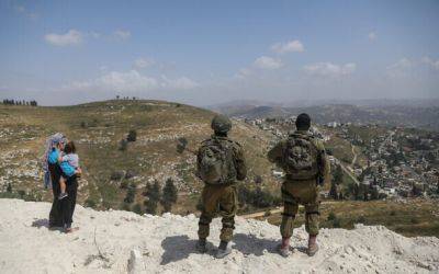 ЦАХАЛ разыскивает боевика, открывшего огонь по поселенцам в Кирьят-Арба - nashe.orbita.co.il - Палестина