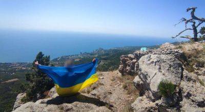 День флага Украины 2023 - крымские партизаны подняли флаг на горе Шаан-Кая - фото - apostrophe.ua - Украина - Крым - Симферополь - Севастополь