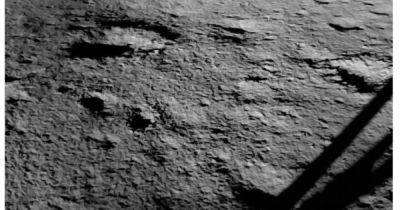 Индия показала первые снимки Луны с места посадки аппарата миссии "Чандраян-3" (фото) - focus.ua - Украина - Индия