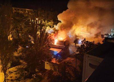 "Горячая" ночь в оккупированном Донецке: в результате серии взрывов сгорел магазин, пострадала больница - vchaspik.ua - Украина - Донецк