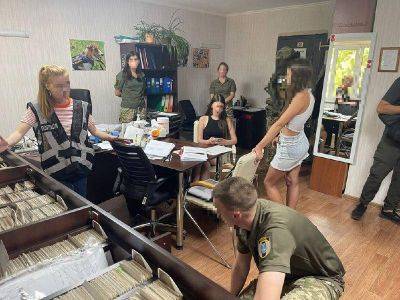 Работник военкомата в Одессе помог более сотни мужчин незаконно уехать за границу - odessa-life.od.ua - США - Украина - Одесса