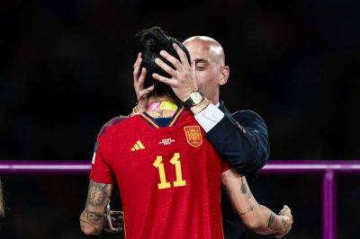 Луис Рубиалес - Getty Images - 53 футболистки отказались выступать за Испанию из-за поцелуя главы Федерации - udf.by - Англия - Испания - Мадрид - Twitter