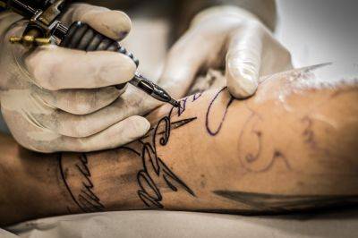 Этим знакам Зодиака нужно быть осторожными с татуировками – Овен, Весы, Рыба - apostrophe.ua - Украина