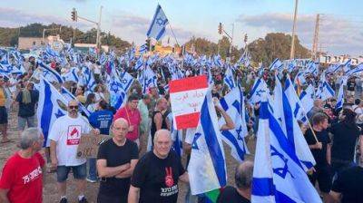 Яир Лапид - Лапид на акции протеста: "Правительство Нетаниягу объявило войну Израилю" - vesty.co.il - Израиль - Турция - Тель-Авив