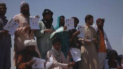 Афганистан: ажиотаж вокруг паспортных столов - ru.euronews.com - Иран - Афганистан - Герат