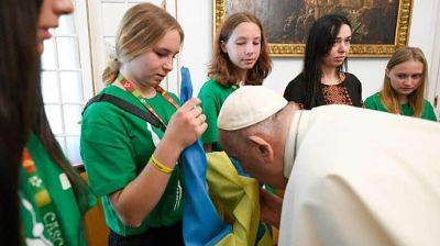 Папа встретился с украинской молодежью и помолился за "страждущую" Украину - pravda.com.ua - Украина - Португалия - Лиссабон - Ватикан