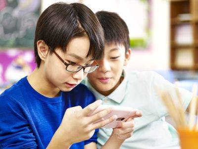 До 40 минут в день. Китай планирует существенно ограничить использование смартфонов для детей - itc.ua - Китай - Украина