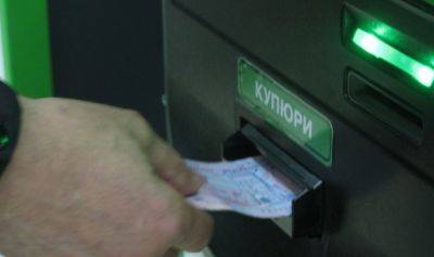 "ПриватБанк" лишает украинцев последних средств из-за сбоя банкоматов: "Прошли сутки, денег нет" - politeka.net - Украина