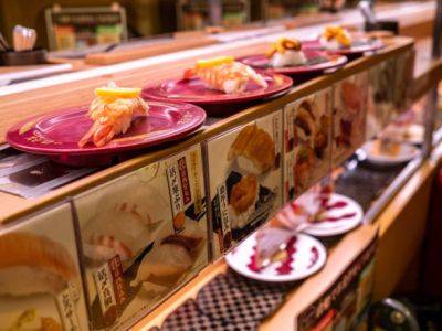 Японская сеть суши отказалась от иска против подростка, который облизывал бутылку соевого соуса в одном из ресторанов - unn.com.ua - США - Украина - Киев - Япония - Осака
