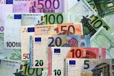 Евро превысил 105 рублей впервые с 16 августа вслед за ростом на форексе - smartmoney.one - Москва