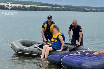 На Ладижинському «морі» матрац з дівчиною віднесло за обрій разом з хлопцем, який хотів її врятувати - real-vin.com - Украина