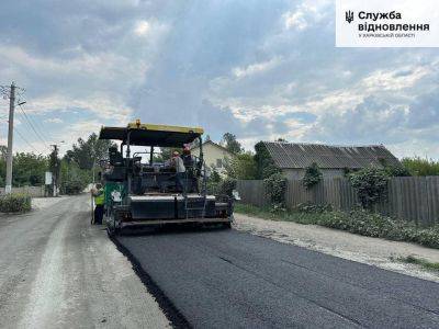 Новый асфальт кладут на дороге из Харькова в сторону Золочева и приграничья - objectiv.tv - Харьковская обл. - Харьков