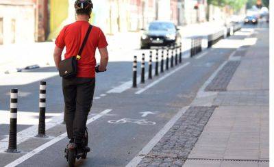 Иначе нельзя! На водителей самокатов и велосипедистов собираются надеть шлемы - obzor.lt - Рига - Латвия