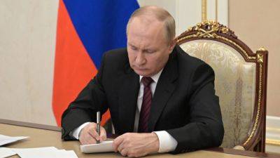 Владимир Путин - В России будут наказывать за работу в незарегистрированных НПО - svoboda.org - Россия