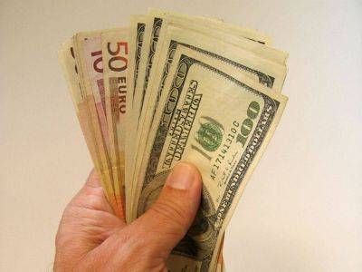 Доллар поднялся выше 96 рублей, евро — выше 106 рублей - smartmoney.one - Москва - США