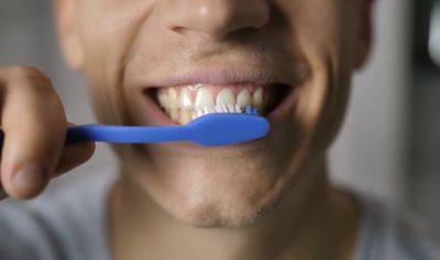 Как при помощи зубной пасты избавиться от кариеса: вы даже не догадывались, что можно обойтись без стоматолога - ukrainianwall.com - Украина