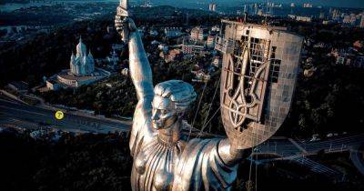 Монумент "Батькивщина-мать" уже с украинским гербом (ФОТО) - dsnews.ua - Украина - Киев